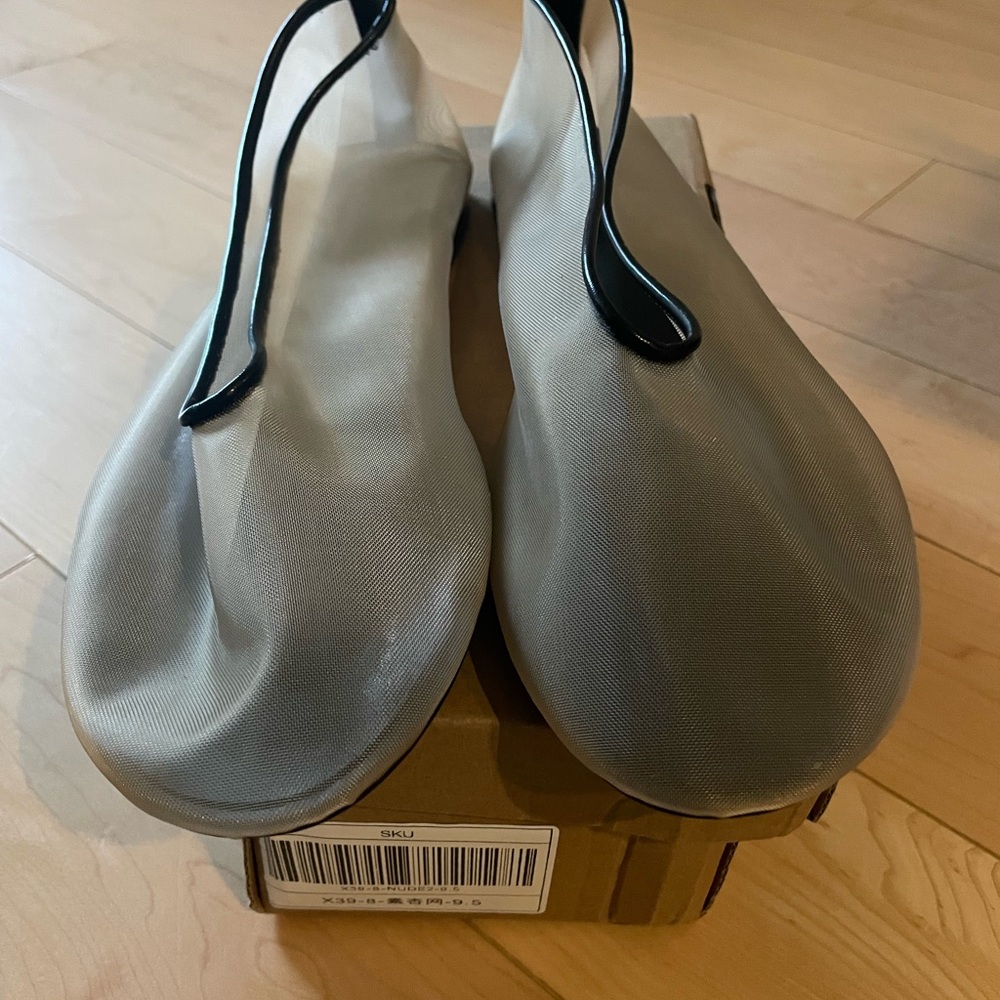 Womens mesh flats with black lining sz 9.5